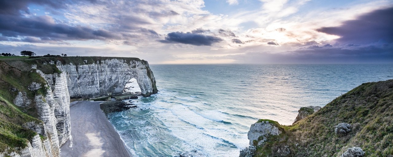 White cliffs and coastal arch at Étretat, Normandy, France