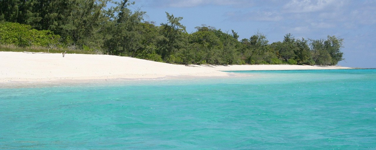 White sand and turquoise water at Jaco Island, Timor-Leste